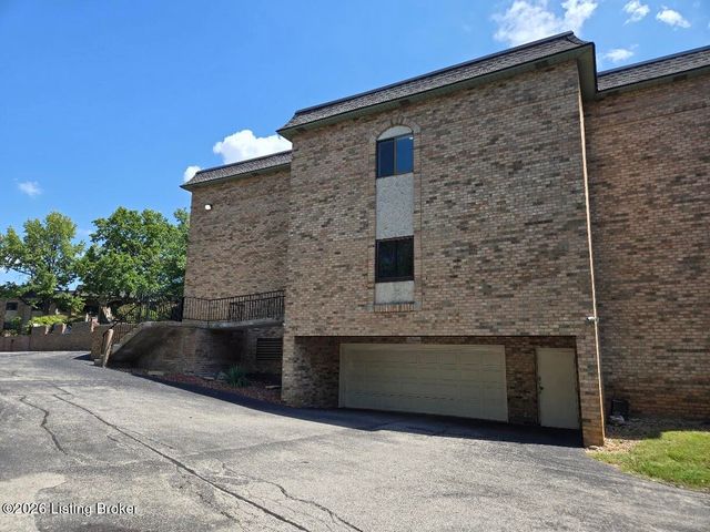 5800 Coach Gate Wynde APT 295, Louisville, KY 40207