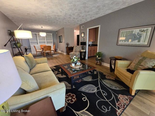 5800 Coach Gate Wynde APT 295, Louisville, KY 40207