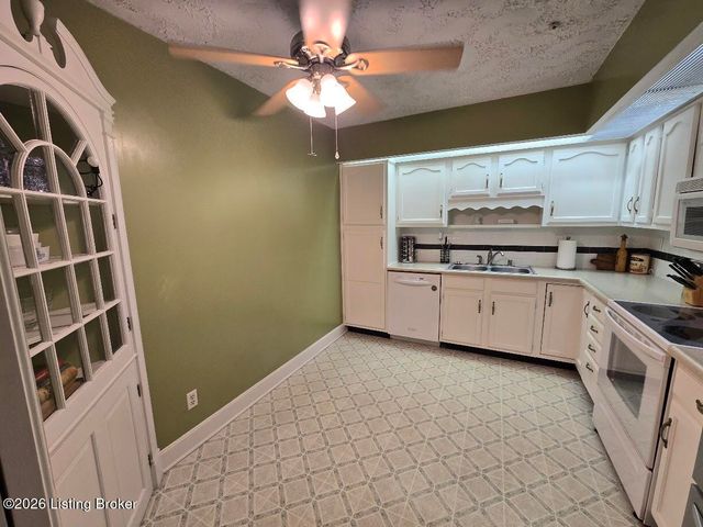 5800 Coach Gate Wynde APT 295, Louisville, KY 40207