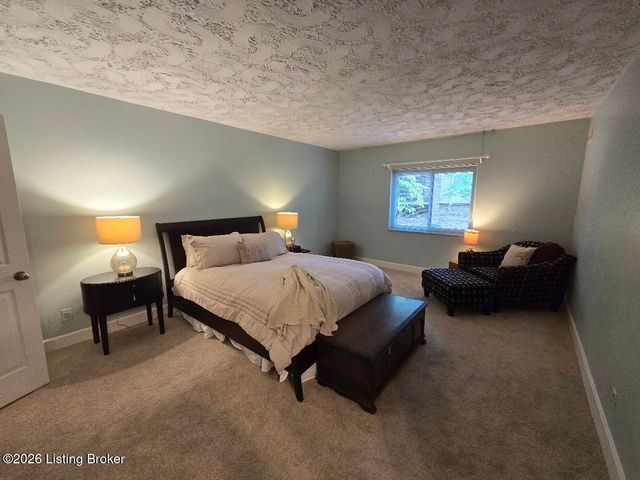5800 Coach Gate Wynde APT 295, Louisville, KY 40207