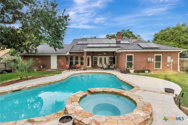 107 Masters Court, Victoria, TX 77904