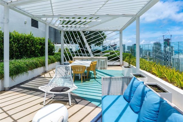 55 SW 9th St 3607, Miami, FL 33130