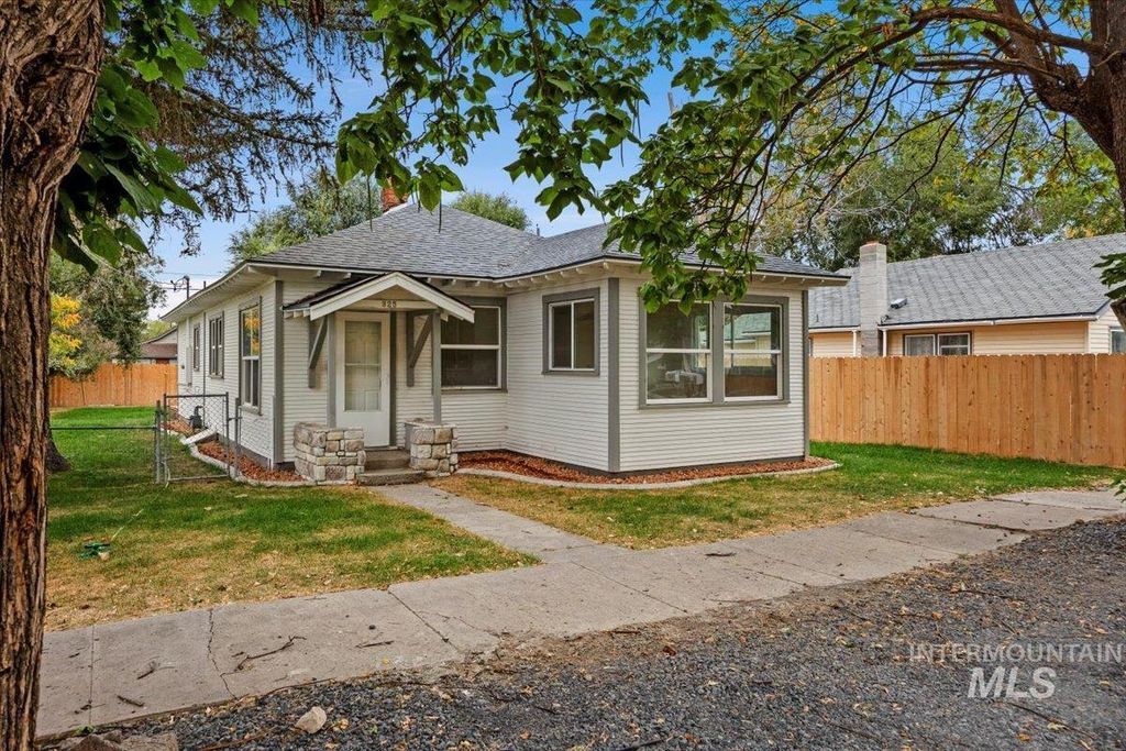 325 Nebraska St, Gooding, ID 83330 photo 2