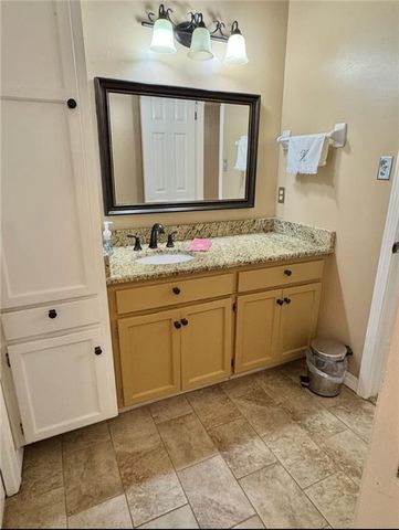1429 Regency Oaks Drive E, Mobile, AL 36609