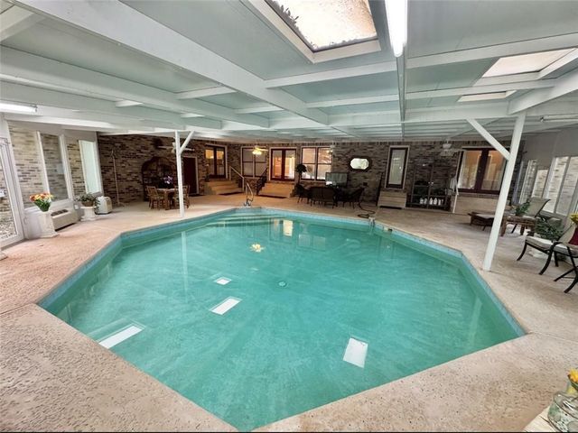 1429 Regency Oaks Drive E, Mobile, AL 36609