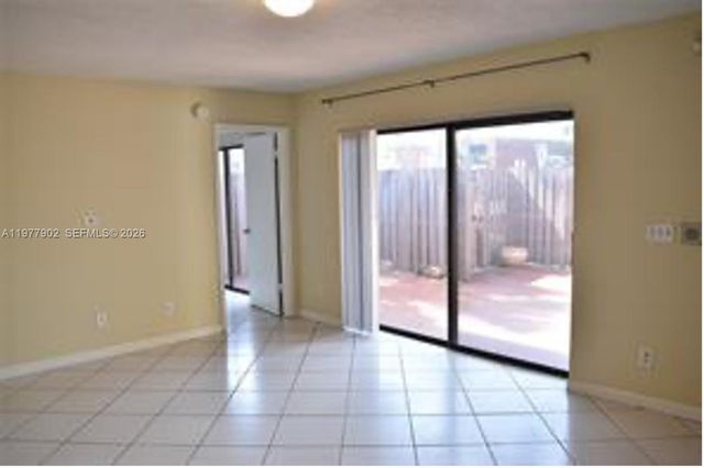 8392 S Coral Cir 8392, North Lauderdale, FL 33068