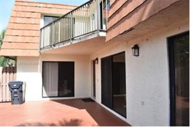 8392 S Coral Cir 8392, North Lauderdale, FL 33068