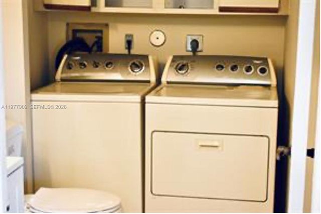 8392 S Coral Cir 8392, North Lauderdale, FL 33068