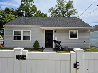 16 Pilot Street, Hempstead, NY 11550