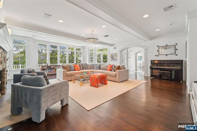 1021 Hillcrest Road, Ridgewood, NJ 07450