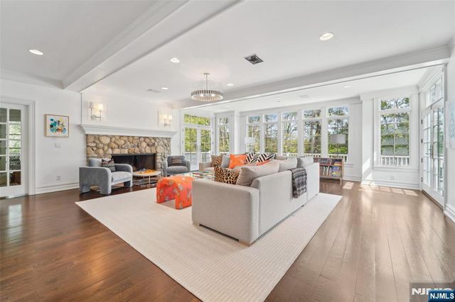 1021 Hillcrest Road, Ridgewood, NJ 07450