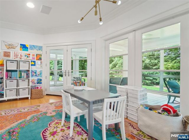 1021 Hillcrest Road, Ridgewood, NJ 07450