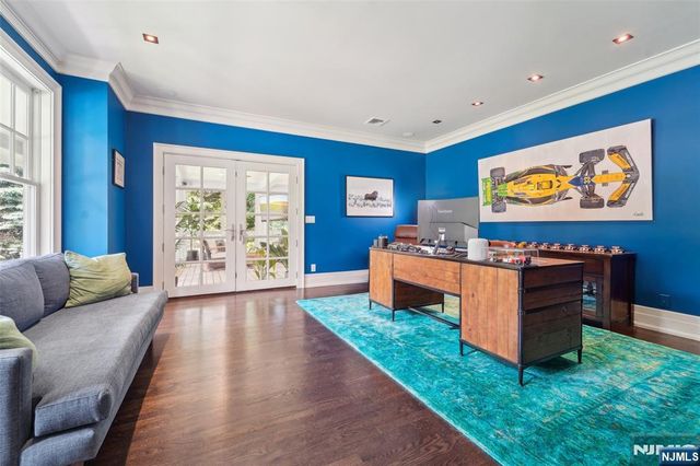 1021 Hillcrest Road, Ridgewood, NJ 07450
