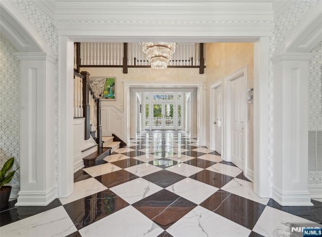 1021 Hillcrest Road, Ridgewood, NJ 07450