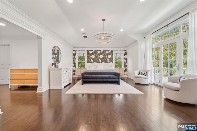 1021 Hillcrest Road, Ridgewood, NJ 07450