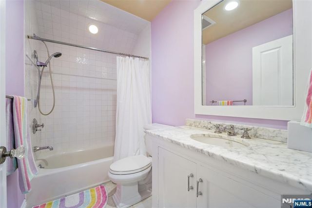 1021 Hillcrest Road, Ridgewood, NJ 07450