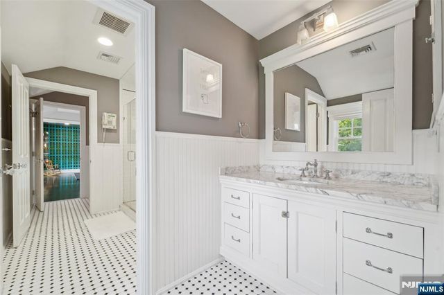 1021 Hillcrest Road, Ridgewood, NJ 07450