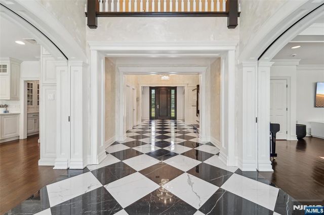 1021 Hillcrest Road, Ridgewood, NJ 07450