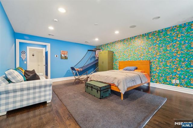 1021 Hillcrest Road, Ridgewood, NJ 07450