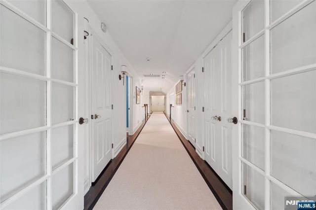 1021 Hillcrest Road, Ridgewood, NJ 07450