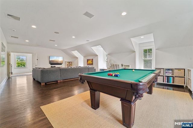 1021 Hillcrest Road, Ridgewood, NJ 07450