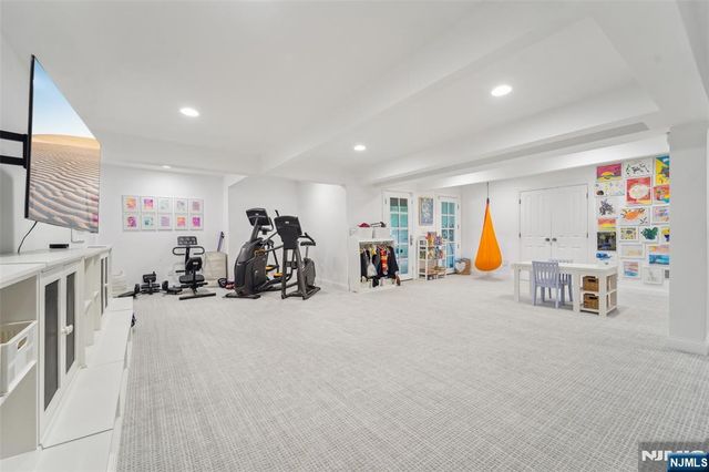 1021 Hillcrest Road, Ridgewood, NJ 07450