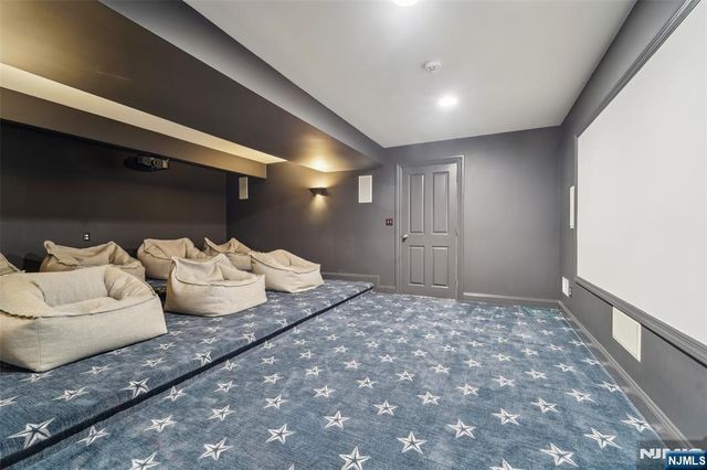 1021 Hillcrest Road, Ridgewood, NJ 07450