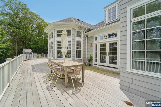 1021 Hillcrest Road, Ridgewood, NJ 07450