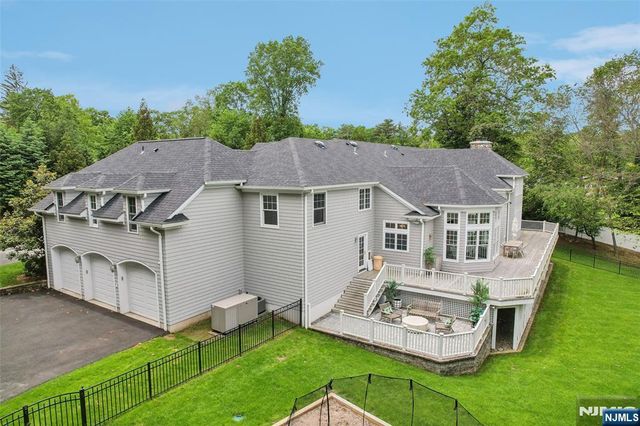 1021 Hillcrest Road, Ridgewood, NJ 07450