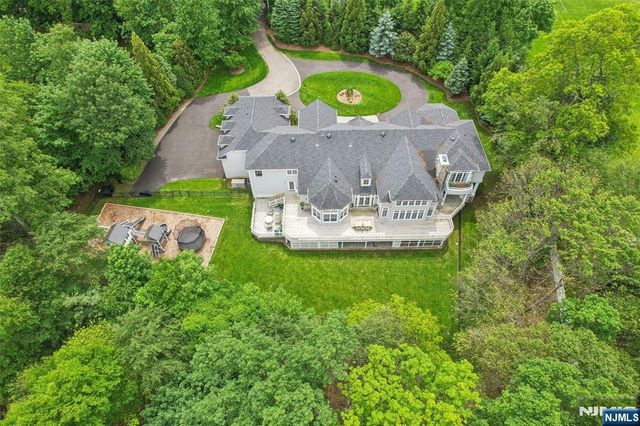 1021 Hillcrest Road, Ridgewood, NJ 07450