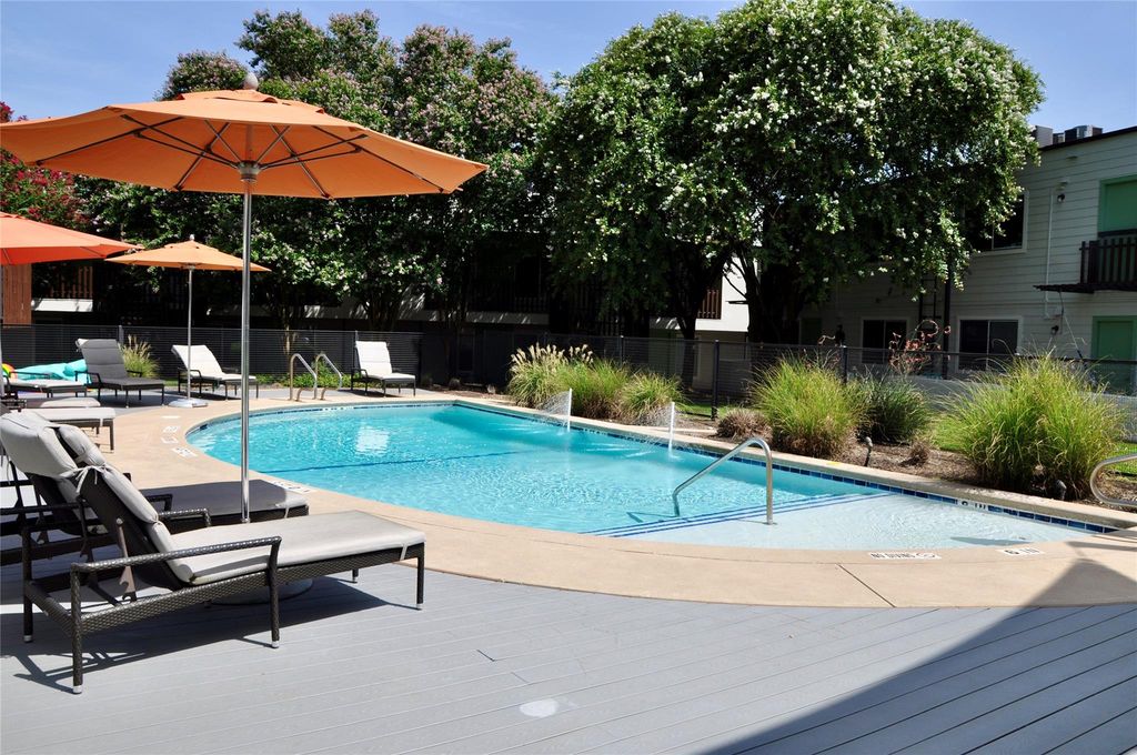 2200 Dickson DR 116, Austin, TX 78704