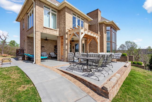 501 River Trace Dr, Dover, TN 37058