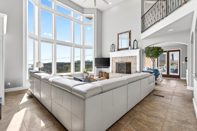501 River Trace Dr, Dover, TN 37058