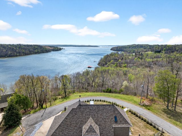 501 River Trace Dr, Dover, TN 37058