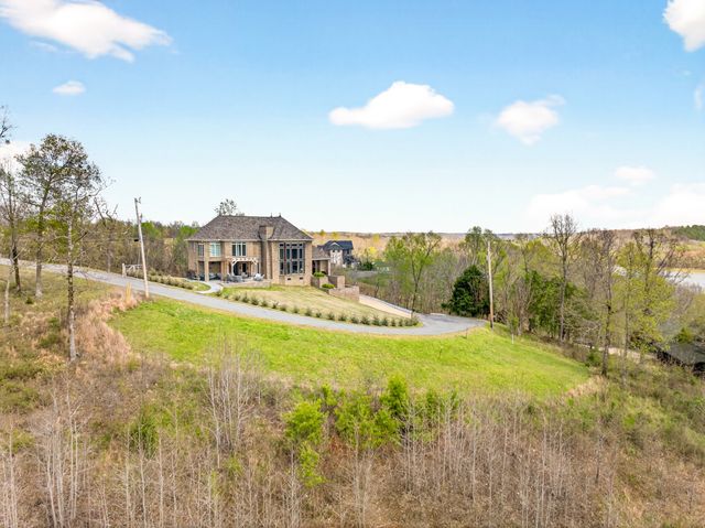 501 River Trace Dr, Dover, TN 37058