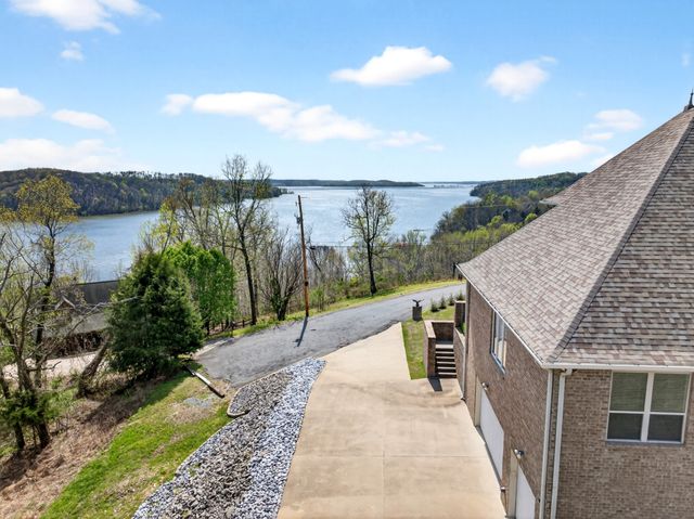 501 River Trace Dr, Dover, TN 37058