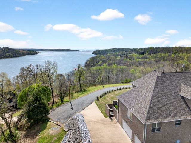 501 River Trace Dr, Dover, TN 37058