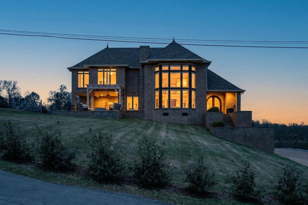 501 River Trace Dr, Dover, TN 37058