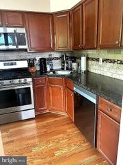 5 MILL RUN W #5, Hightstown, NJ 08520
