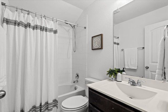6701 Loretta White LN, Austin, TX 78744