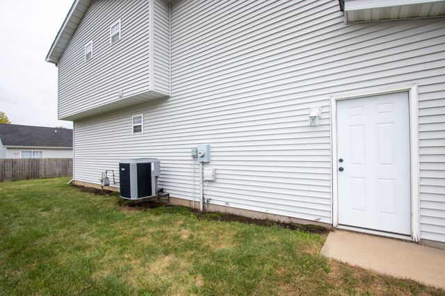 568 Fox Burrow Court, Valparaiso, IN 46385