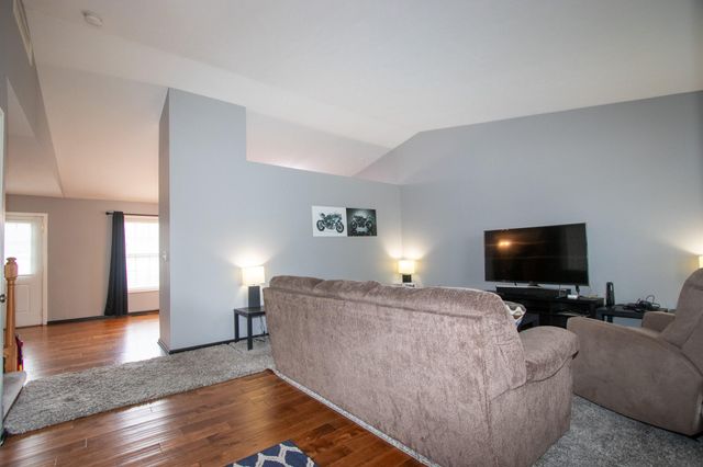 568 Fox Burrow Court, Valparaiso, IN 46385