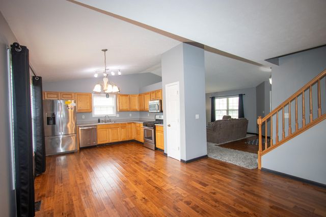 568 Fox Burrow Court, Valparaiso, IN 46385
