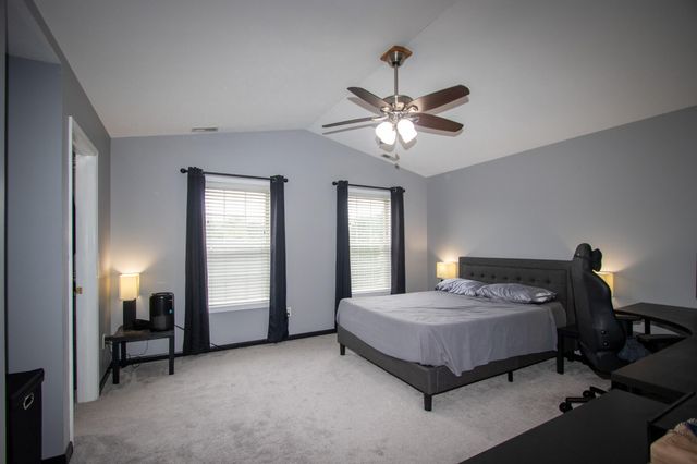 568 Fox Burrow Court, Valparaiso, IN 46385