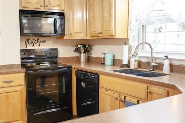 104 Myers RD, Yorktown, VA 23693