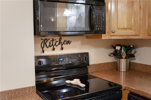 104 Myers RD, Yorktown, VA 23693