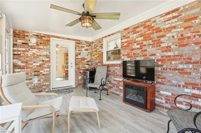 104 Myers RD, Yorktown, VA 23693