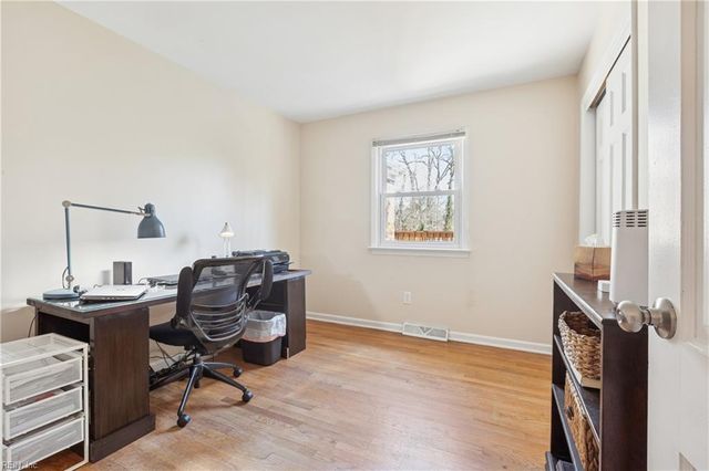 104 Myers RD, Yorktown, VA 23693