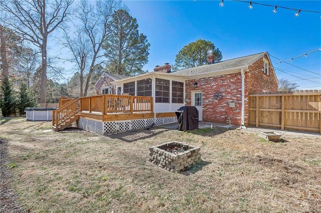 104 Myers RD, Yorktown, VA 23693