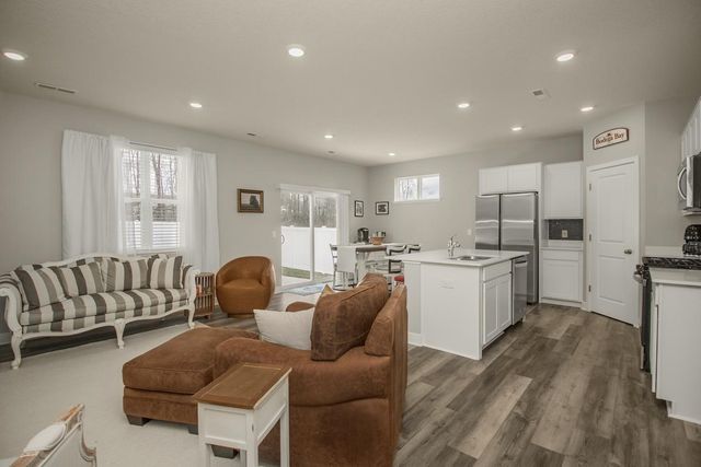 6676 Pine Arbor Boulevard S, Cottage Grove, MN 55016